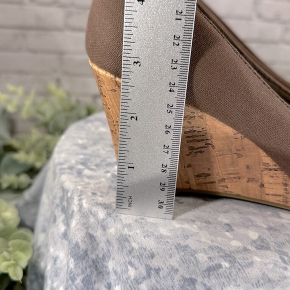 American Eagle by Payless Brown Open Toe Pleated Bow Cork Wedges WMS 7.5M✨NWOT✨ - Picture 8 of 9